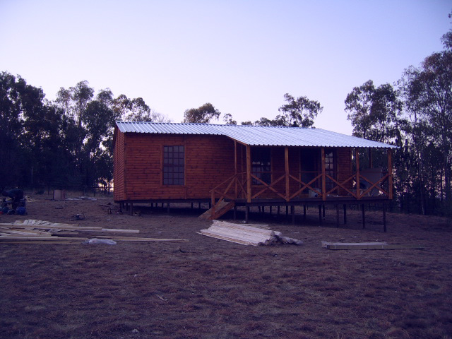 log%20cabin%20on%20stilts